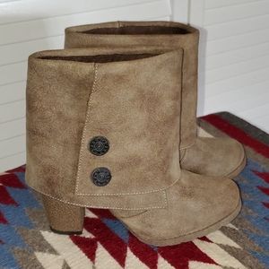 Heeled Boots by Muk Luks         (item#053)
